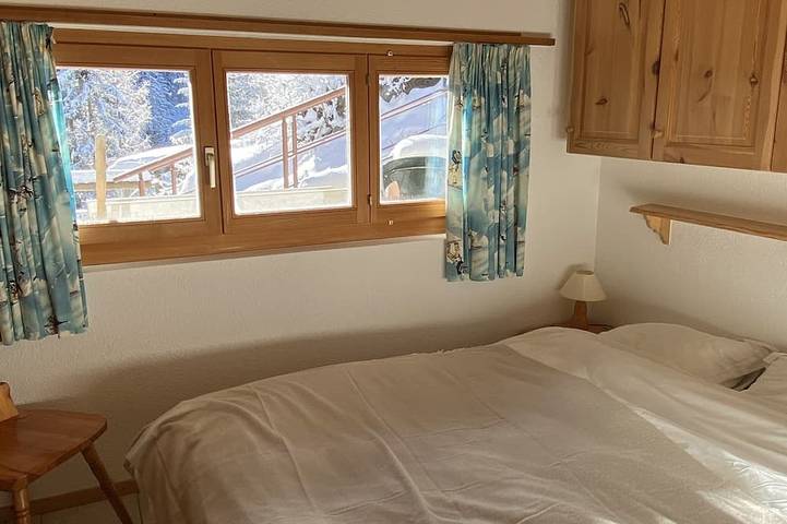 Traditional, cosy Chalet - family sized, facing the forest in Grimentz, Anniviers