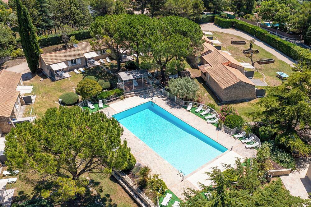 Ganze Wohnung, Small T2 cottage in provencal style in La Roque-sur-Pernes, Vaucluse
