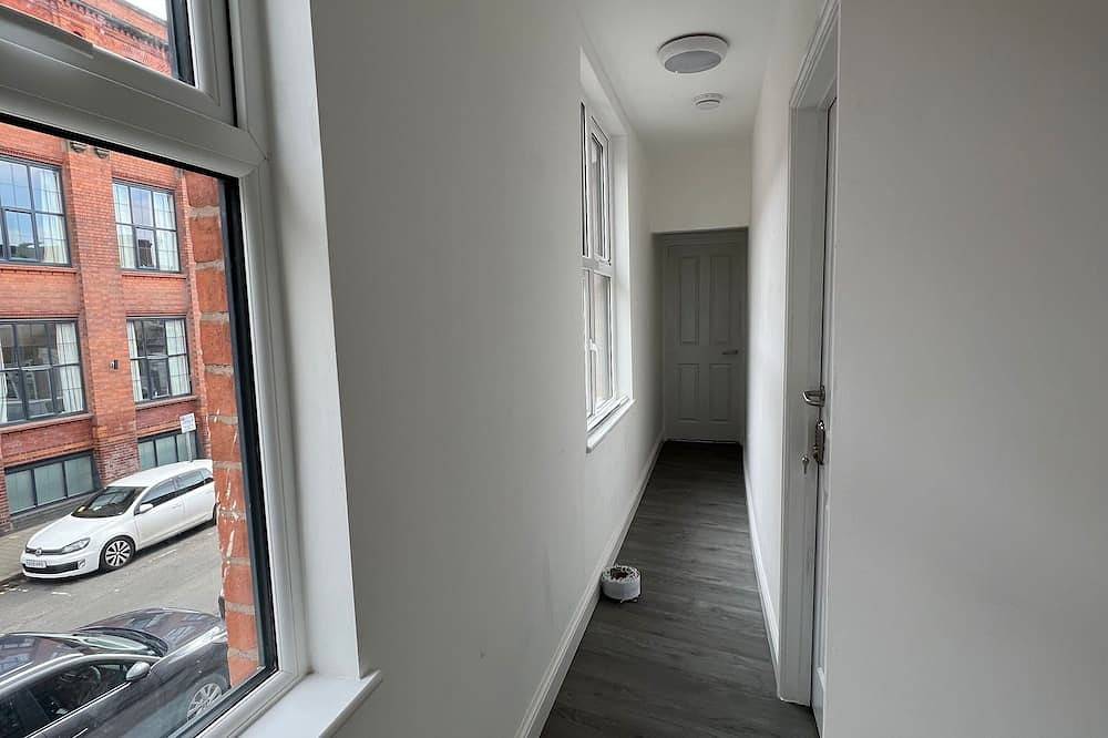 Burleigh House - 3 Bed in Leicester, Heart of England