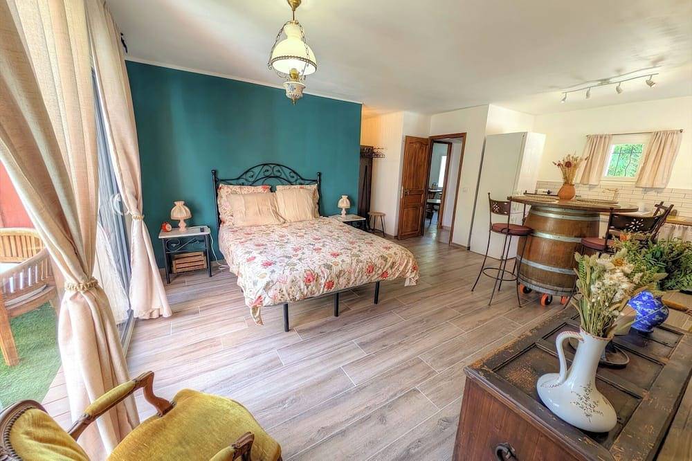 Entire apartment, 2-bedroom, 2-bathroom apartment with kitchen in Le Cannet-des-Maures, Draguignan region