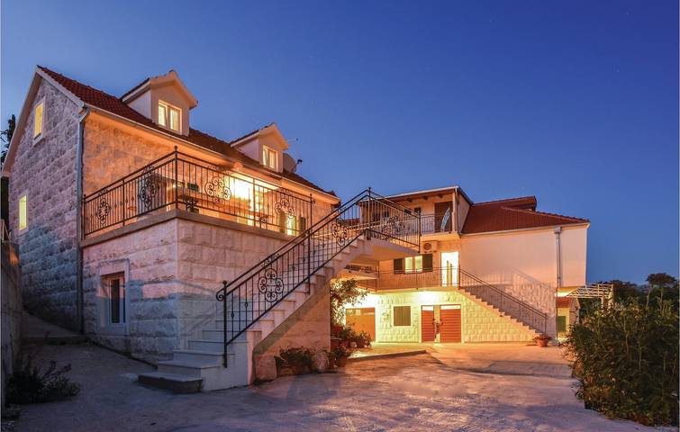 Ferienhaus für 20 Personen, mit Pool und Terrasse in Kroatien