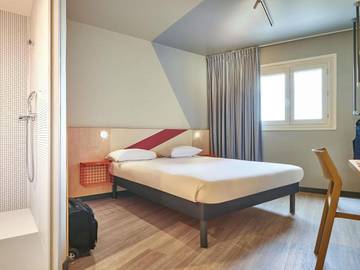 Hôtel pour 3 personnes, avec terrasse à Aubervilliers