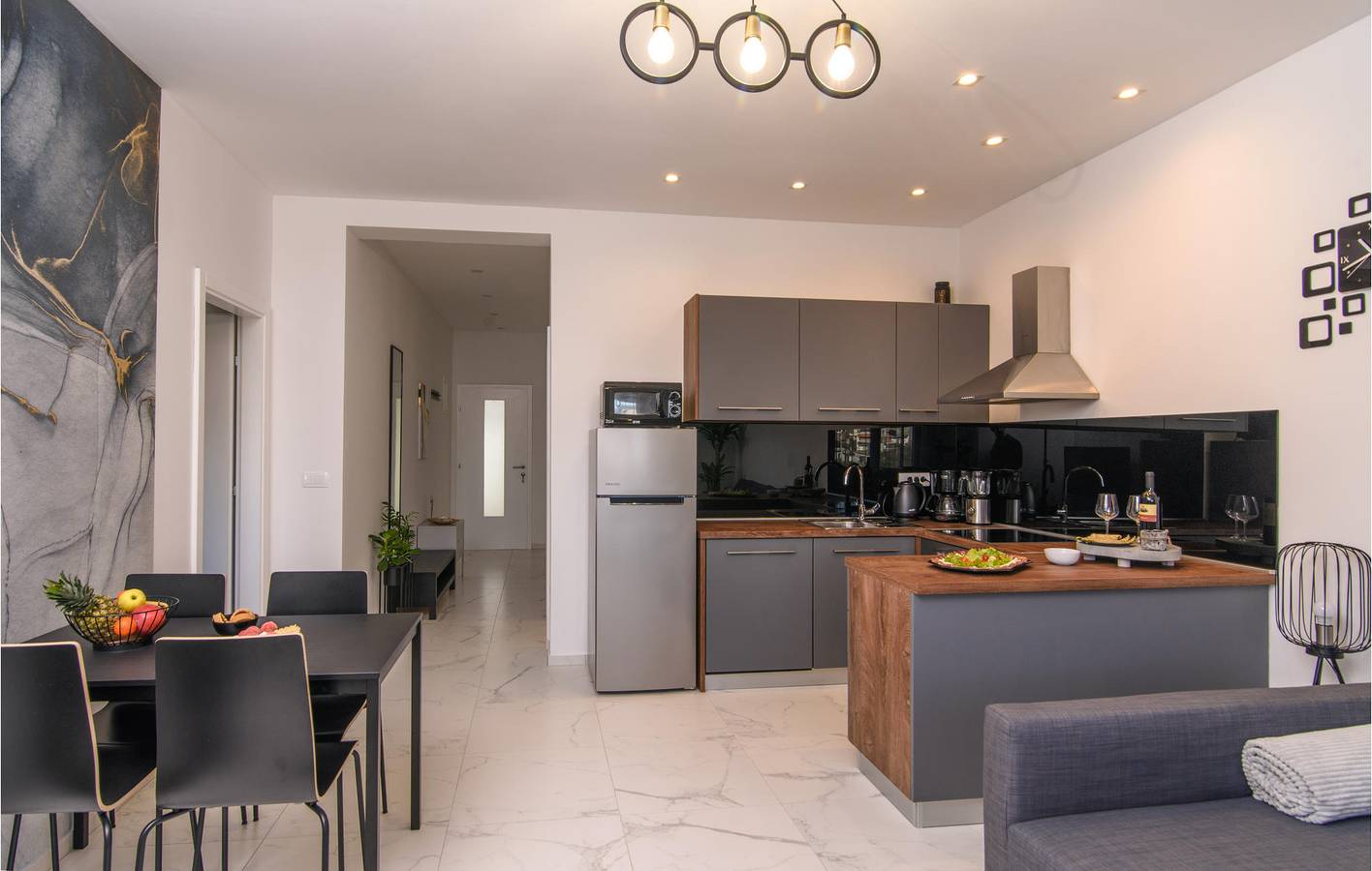 Ganze Ferienwohnung, Ferienwohnung für 6 Personen mit Terrasse in Kastel Gomilica, Kaštela