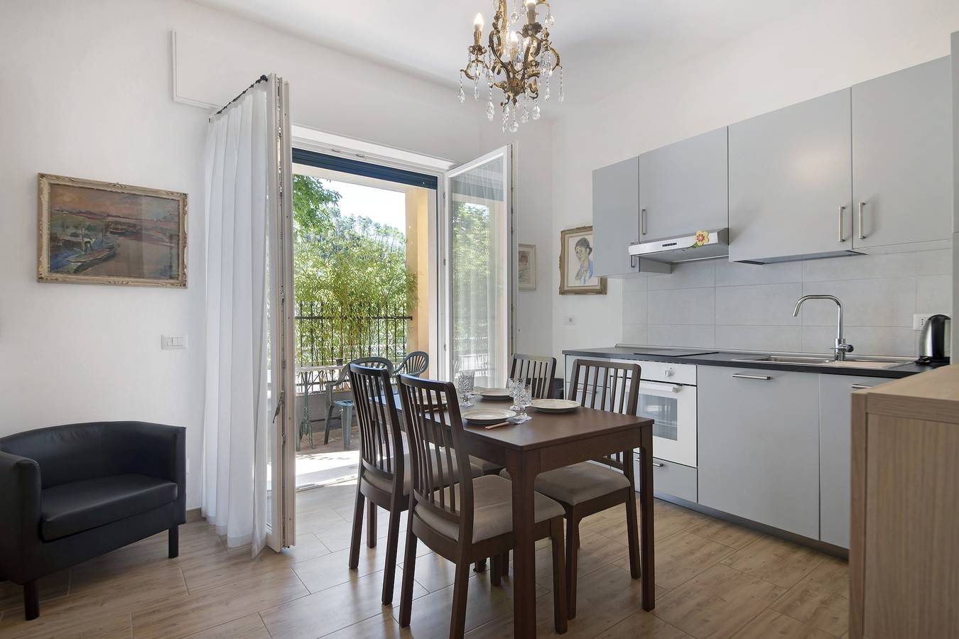 Entire apartment, Apartment 'Casa Degli Artisti 1' with Balcony, Wi-Fi and Air Conditioning in Casarza Ligure, Riviera di Levante