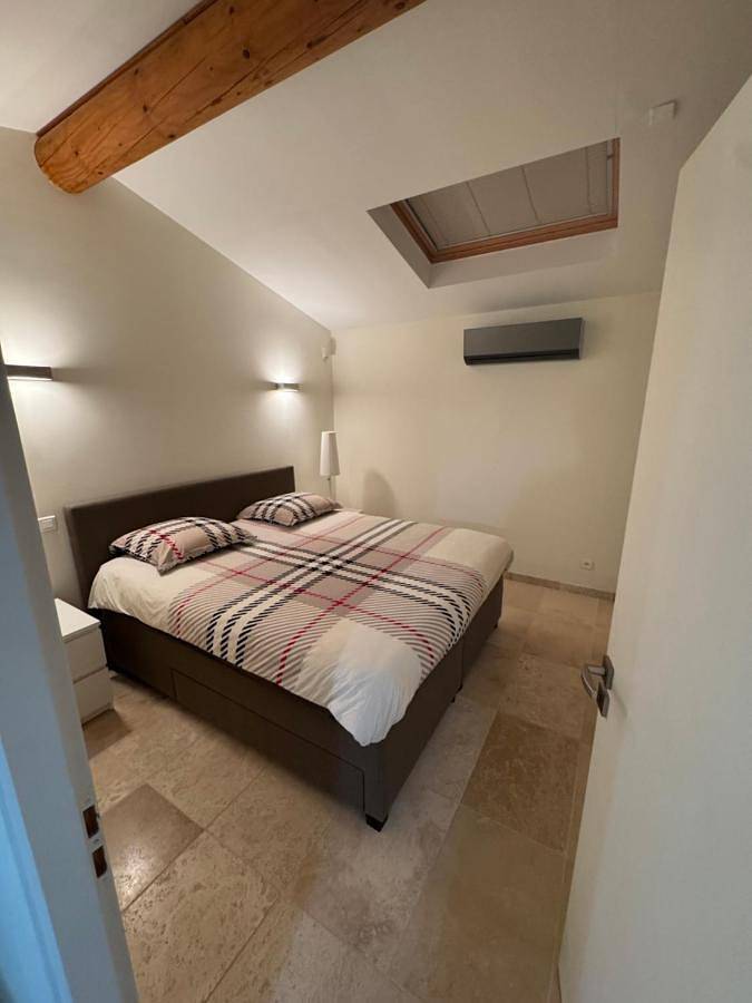 Location de vacances pour 10 personnes, avec terrasse ainsi que vue et piscine à Mornas - 3