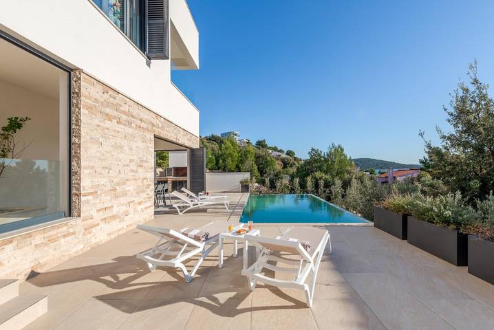 Ferienhaus für 7 Personen, mit Garten und Terrasse in Marina