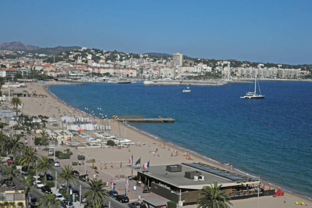 Appartamento intero, F2 con Waterfront vista sul Mediterraneo mare e Saint-Raphael in Fréjus Plage, Frejus