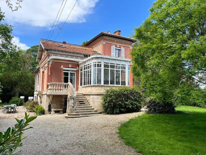 Gîte pour 11 personnes, avec terrasse ainsi que piscine et jardin à Lusigny-sur-Barse