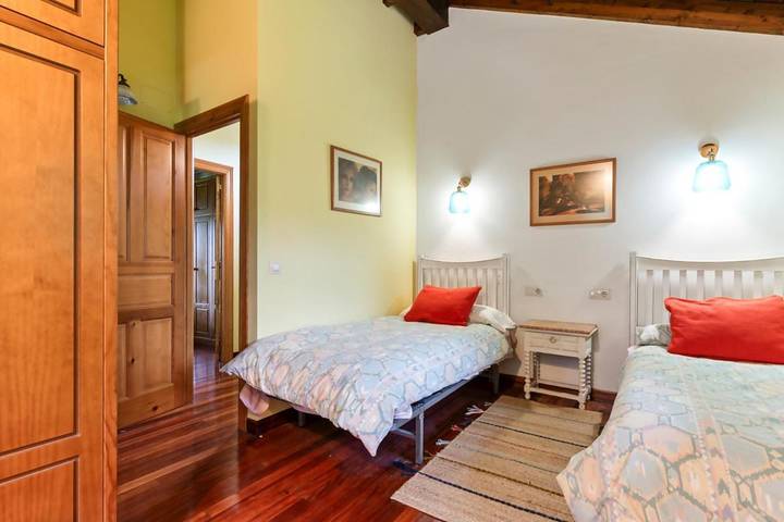 Casa rural para 8 personas, con terraza y jardín en Collera - 4