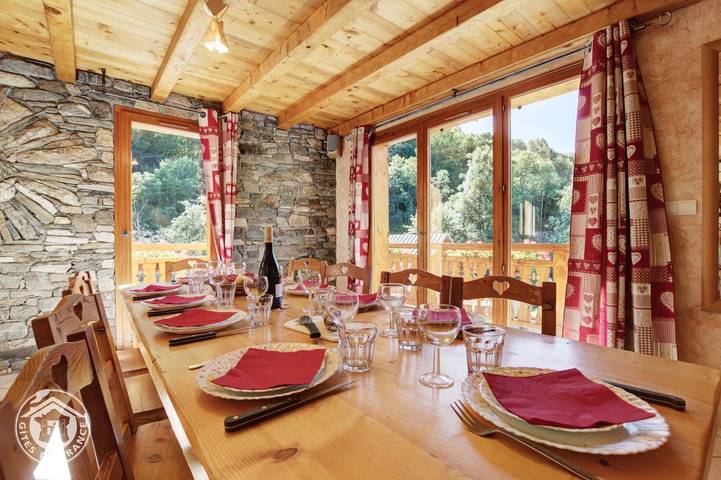 Gîte pour 10 personnes, avec sauna et terrasse ainsi que jardin et jacuzzi, animaux acceptés à Valloire - 3