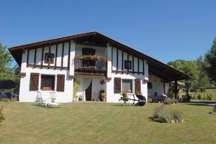 Location de vacances pour 2 personnes, avec vue et jardin à Saint-Jean-le-Vieux - 3