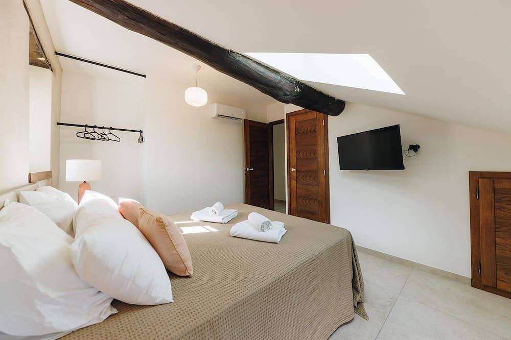 Villa 10 personnes vue mer et montagne, piscine chauffée in Porri, Parc naturel régional de Corse