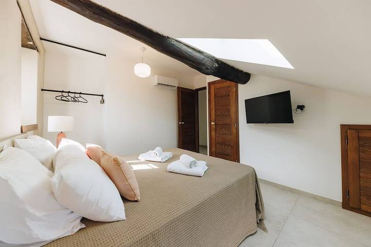 Location de vacances pour 10 personnes, avec jardin à Porri - 2