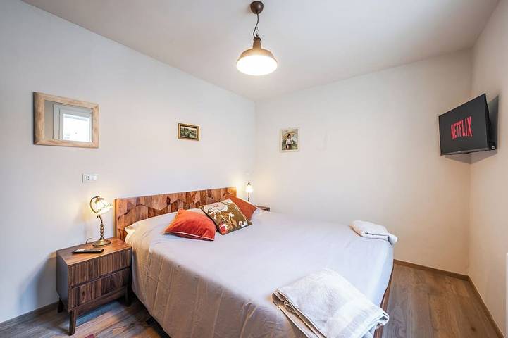Entire apartment, Refined penthouse floor apartment opposite Osteria Francescana in Modena, Modena Province