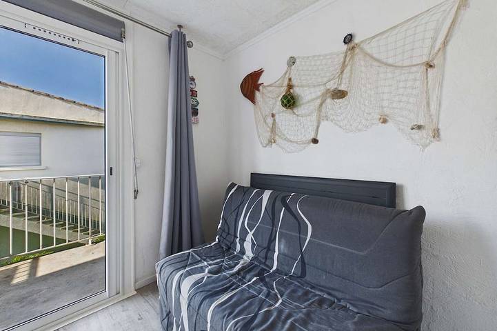 Entire apartment, Cozy 2-Room Apartment with Terrace & Parking Near Beach and Market in Marseillan-Plage, Marseillan
