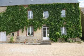 Gîte pour 6 personnes, avec jardin dans Bures