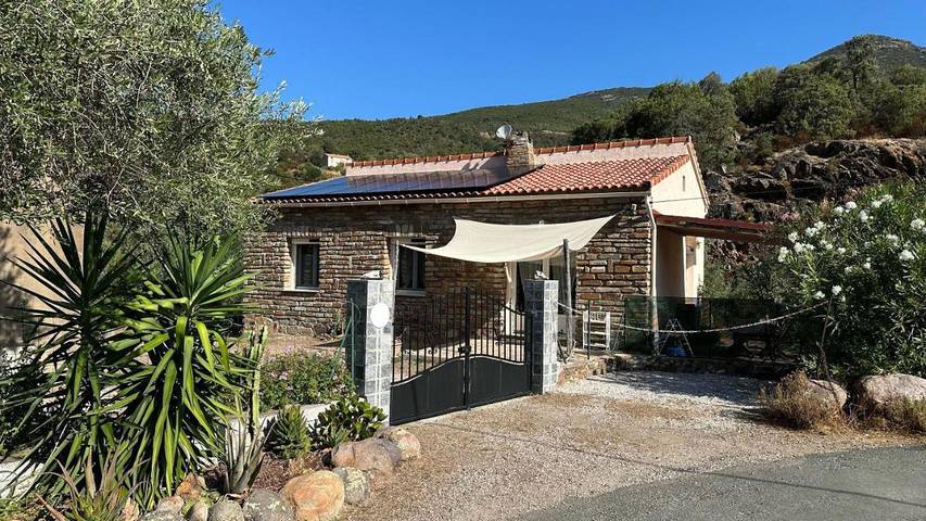 Location de vacances pour 6 personnes, avec jardin ainsi que piscine et vue à Manso (homonymie) - 3