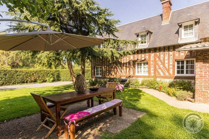 Gîte pour 8 personnes, avec terrasse, animaux acceptés à Annebault