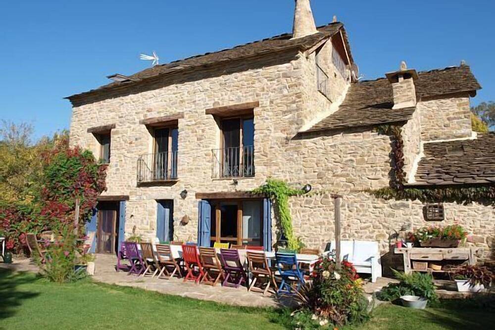 Middle Apartment, Casapirineos in Jaca, Spanish Pyrenees