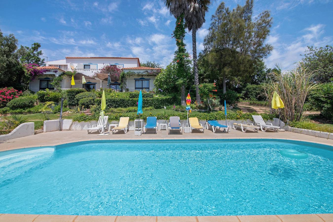 Villa 'La Ribeyre' con vista mare, piscina privata e Wi-Fi in Boliqueime, Distretto di Faro