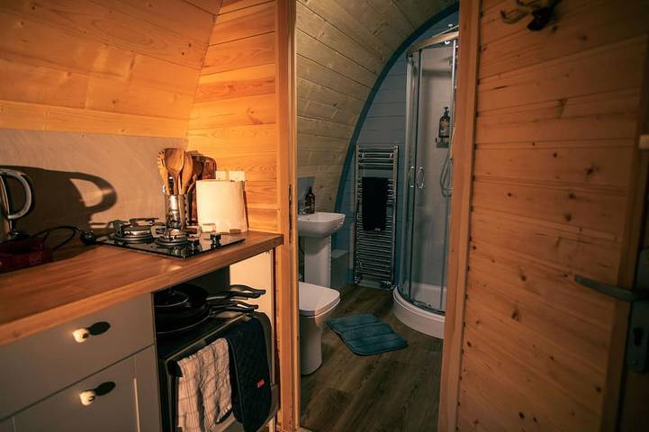 Dalwhinnie, Off-Grid Cabin in Woods: Dalwhinnie. Pet Friendly! in Regio Fife