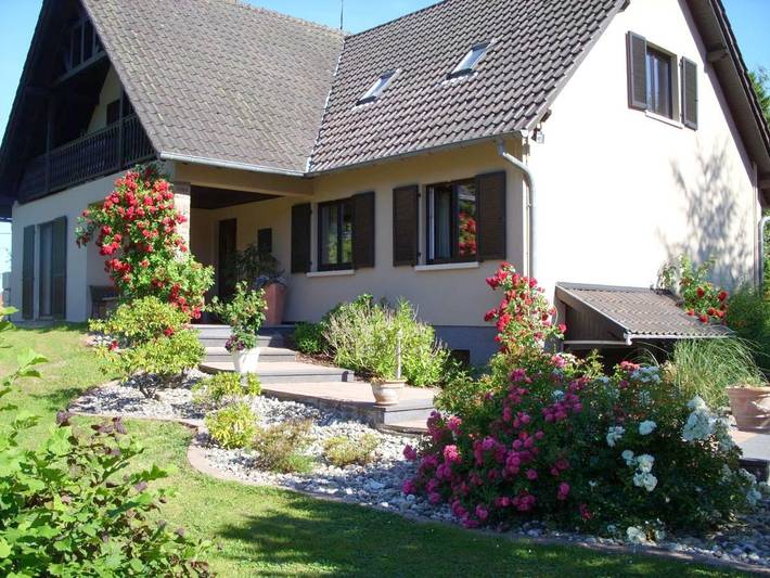 Gîte pour 5 personnes, avec Balcon et Terrasse ainsi que Jardin et Vue sur le lac à Oberhaslach