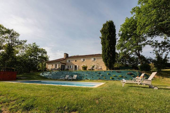 Location de vacances pour 8 personnes, avec Terrasse et Jardin à Gondrin