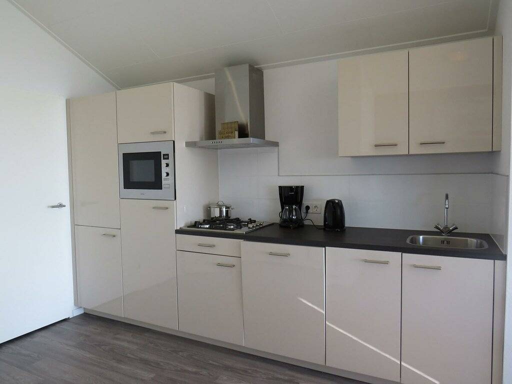 Vakantiehuis in Bovenkarspel met terras in Bovenkarspel, Markermeer