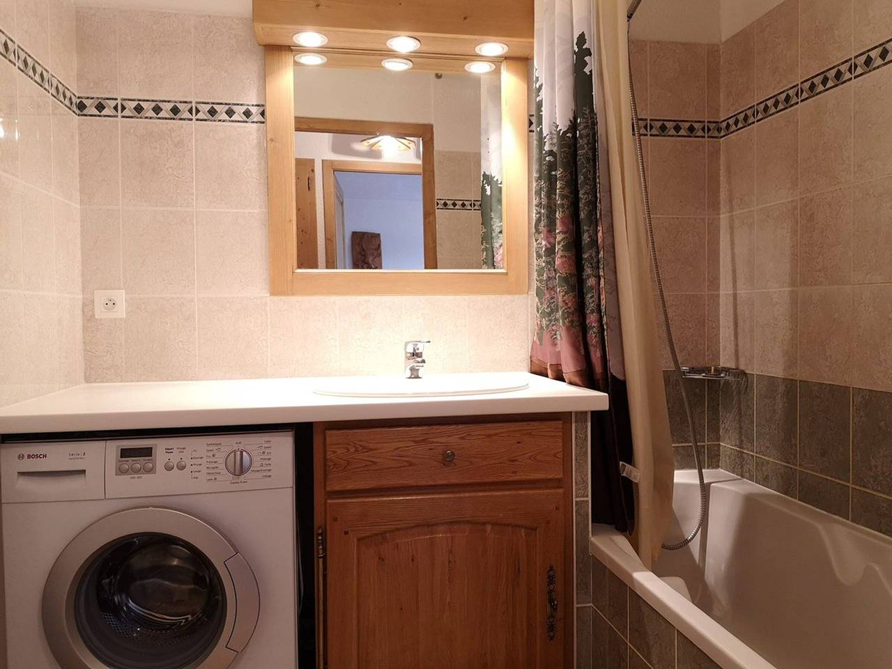 Appartement entier, Appartement cosy avec terrasse, proche pistes et commodités - 6 pers. in Notre-Dame-de-Bellecombe, Région d'Albertville