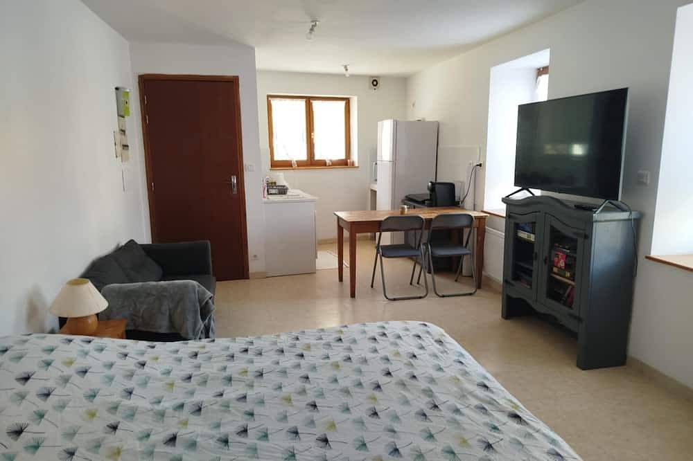 Apartamento entero, Studio in the heart of Seyne's citadel ski village and lake. in Seyne, Alpes de Alta Provenza