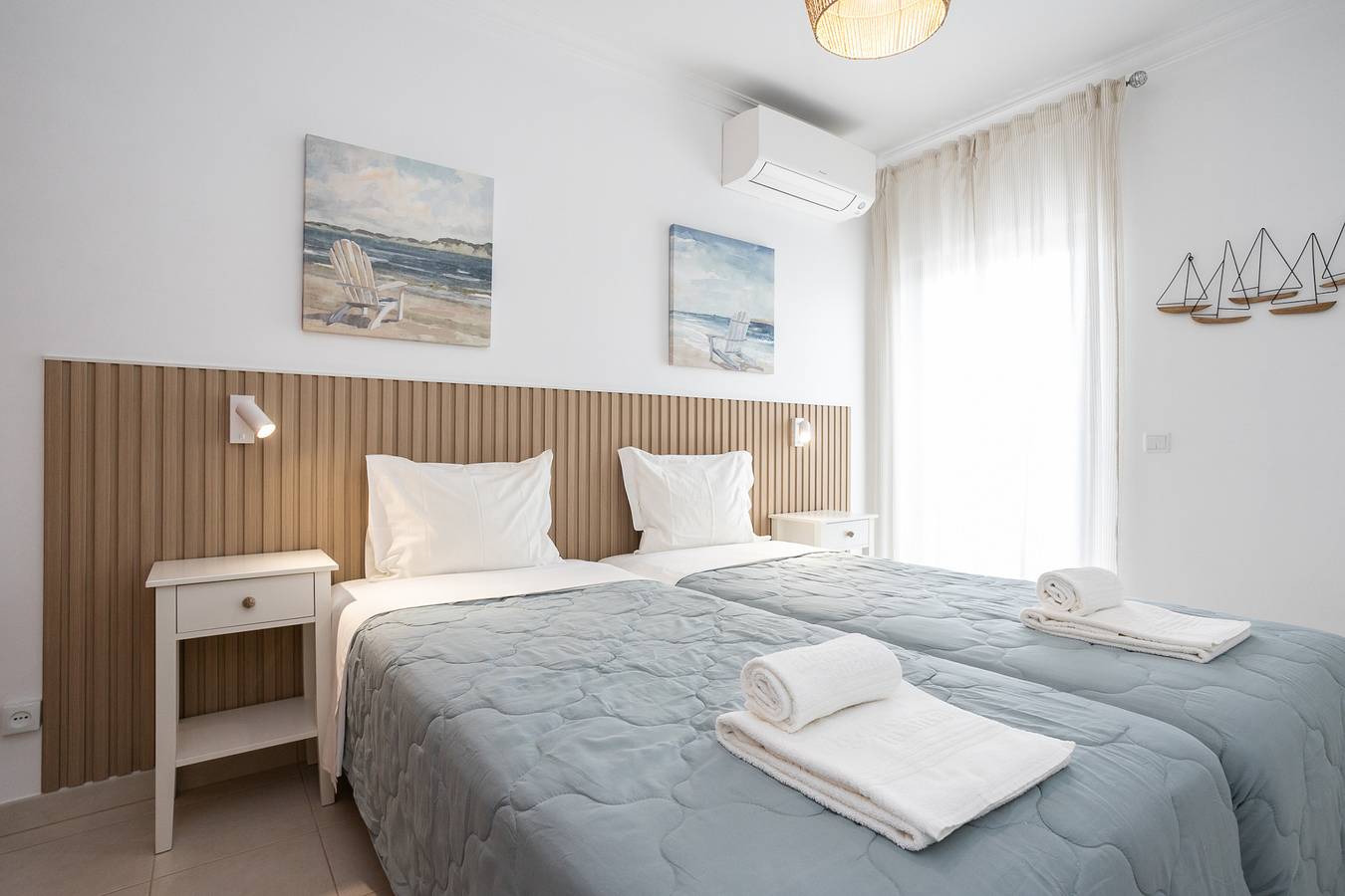 16V3 by Algarvemanta in Praia da Lota, Manta Rota