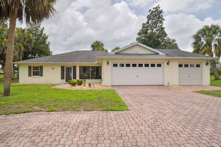 Vacation rental for 8 people, with yard and pool, with pets in Citrus County