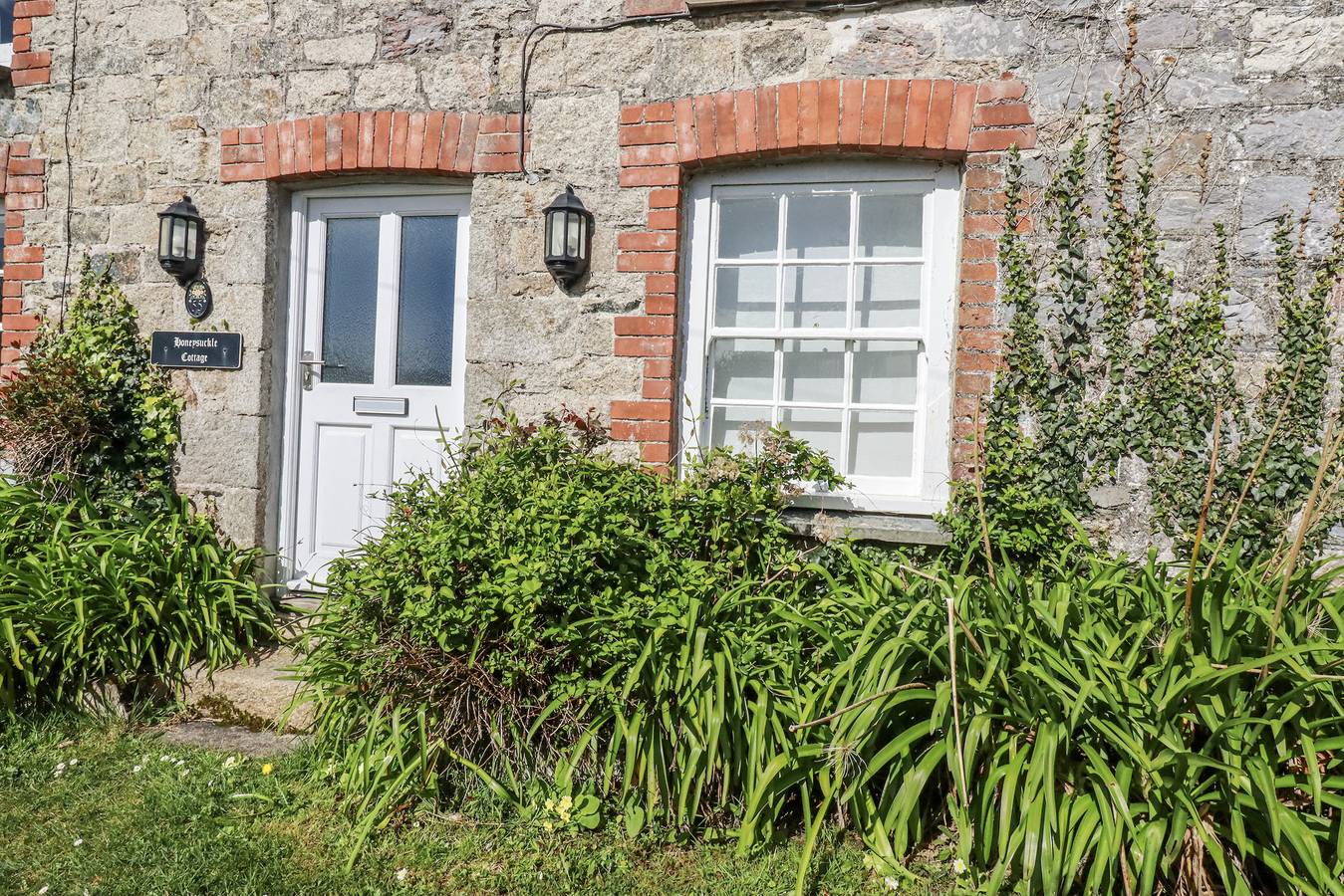 Honeysuckle Cottage in Charlestown, Cornwall