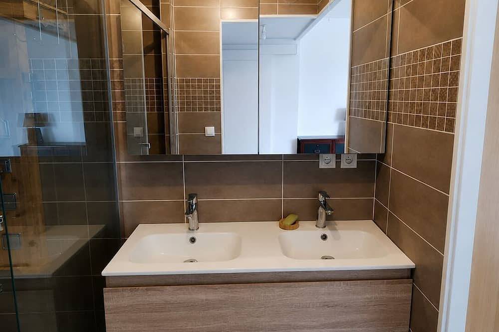 Appartement entier, Appart 4 pers - Vue sur mer - Terrasse & Parking privé in Saint-Brieuc, Côte de Goëlo