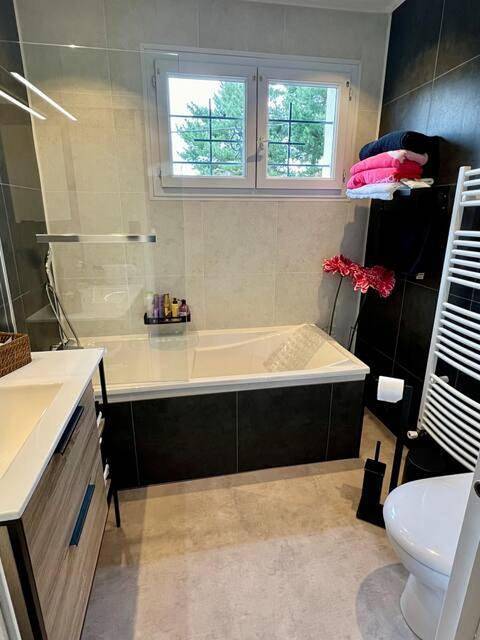 Gîte pour 2 personnes, avec piscine ainsi que jardin et terrasse à La Milesse - 2