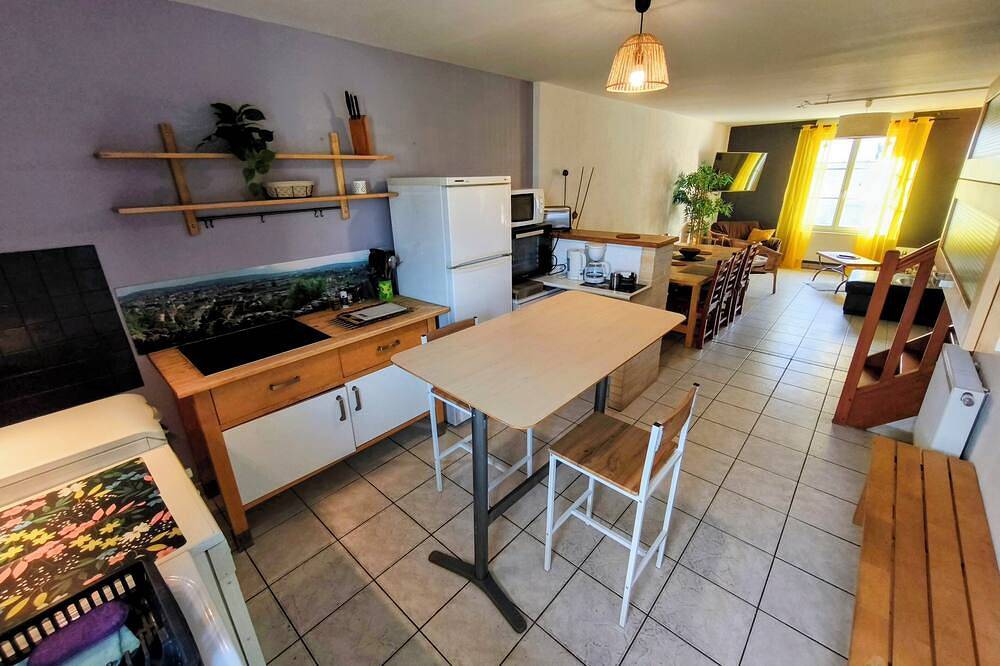 Entire apartment, Gîte Côte 204, ideal for your stay with catering available at La Cave 204 in Château-Thierry, Aisne
