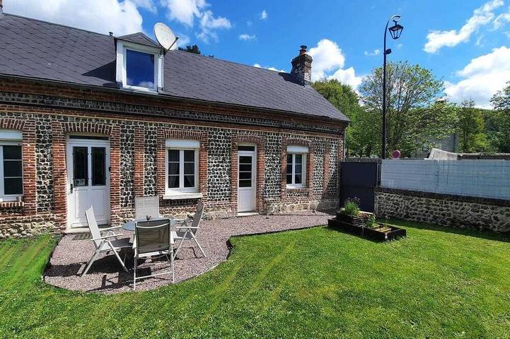 Location de vacances pour 4 personnes, avec jardin à Ganzeville