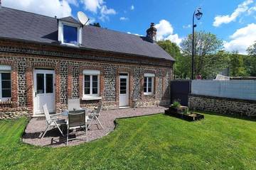 Gîte pour 4 personnes, avec jardin à Ganzeville