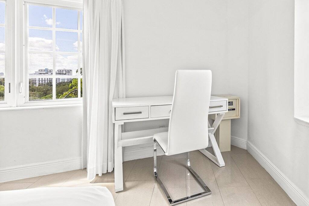 New Listing! Belleza Miami Beach Premium 1Br Sleeps 5 in South Beach, Miami Beach