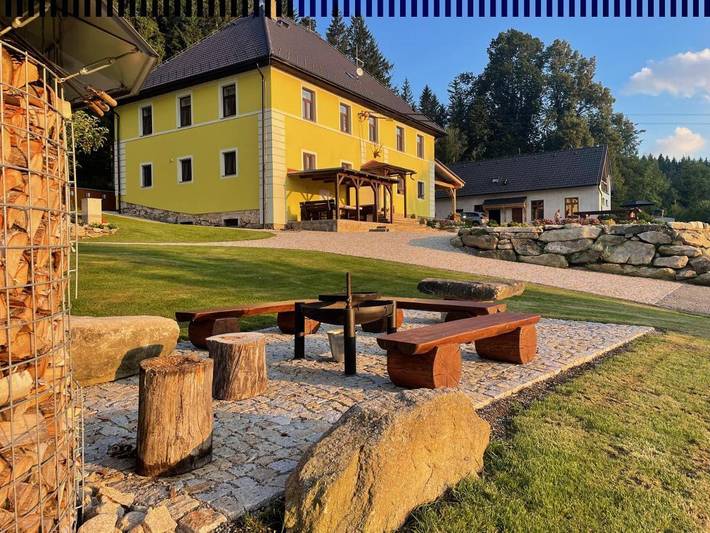 Ferienwohnung für 2 Personen, mit Terrasse und Whirlpool sowie Garten und Pool in Kienberg