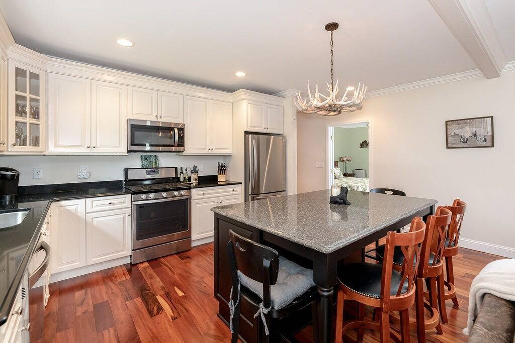 Home Walking Distance to Woodstock & Ice Castles in Woodstock (NH), Franconia Notch