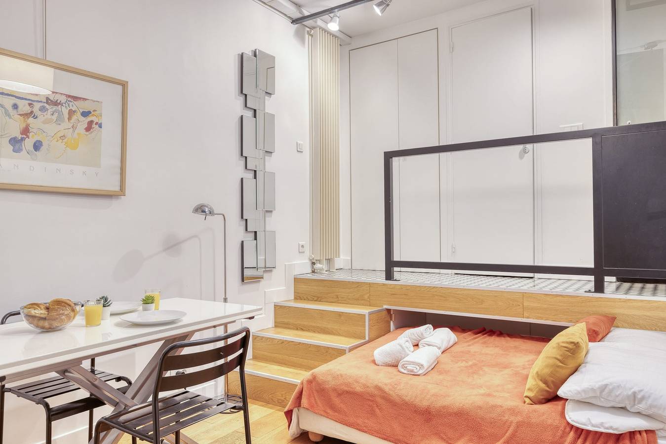 Entire apartment, Cozy Studio in the Latin district-St Jacques-Midt in Paris, Ile de France