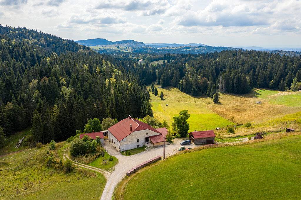 Gite La Cahute in Les Moussières, Parc naturel régional du Haut-Jura