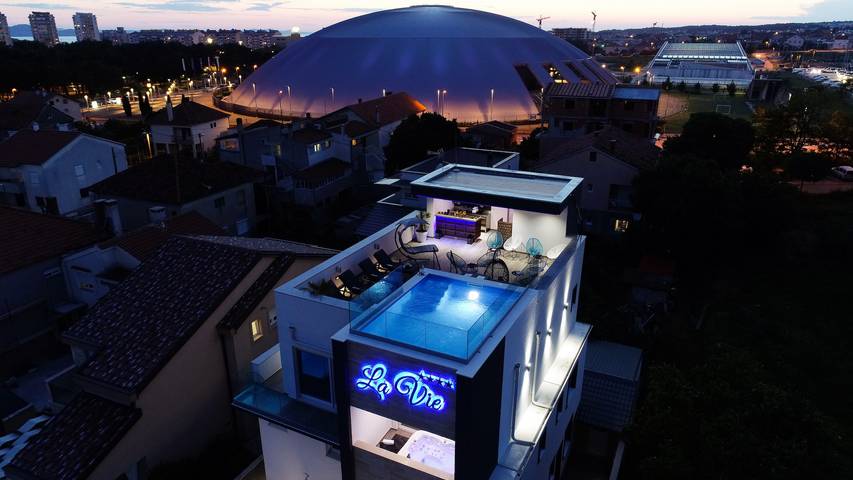 Villa for 16 people, with garden in Zadar (Municipality)