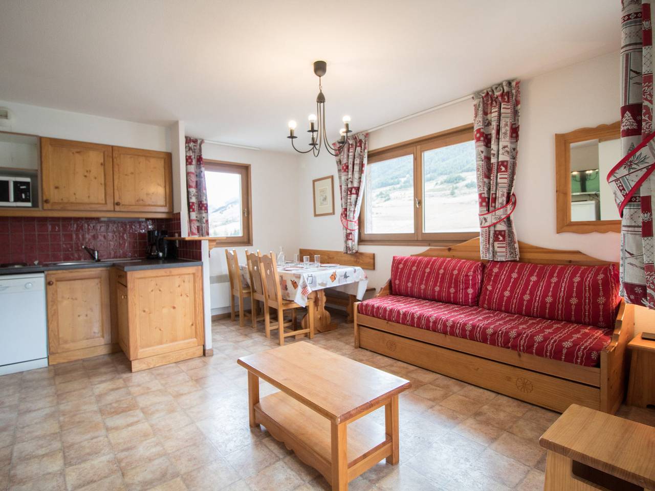 Ganze Wohnung, Geräumige 6 Pers Wohnung an der Piste mit Balkon und Parkplatz in Lanslebourg-Mont-Cenis, Region Saint-Jean-de-Maurienne