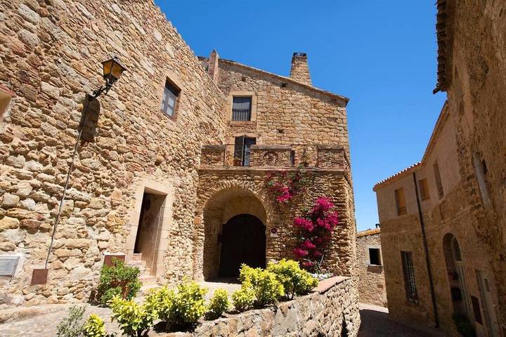 Casa rural para 20 personas, con terraza y vistas además de jardín y piscina, Se admiten mascotas en Pals - 3