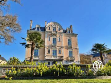 Gîte pour 12 personnes, avec jardin et balcon à Ahuillé