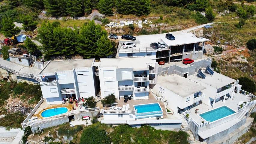 Appartement de vacances pour 6 personnes, avec Balcon et Terrasse ainsi que Piscine et Vue