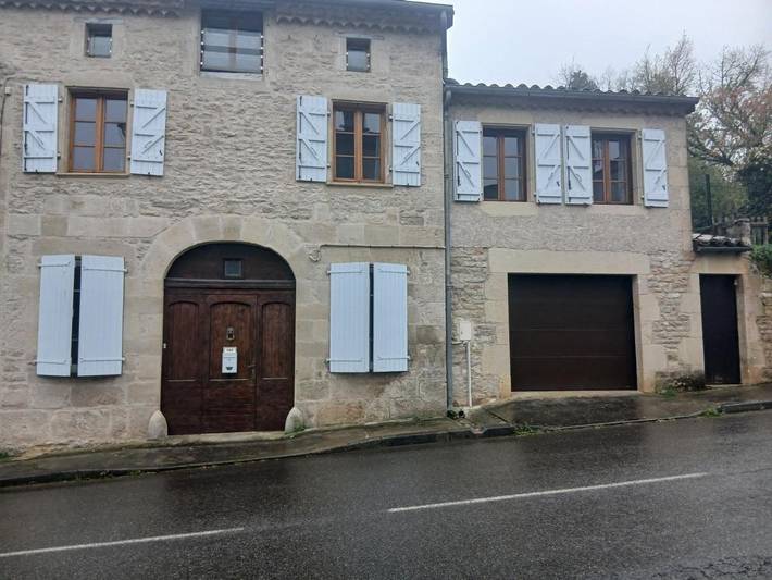 Location de vacances pour 6 personnes, avec jardin ainsi que piscine et vue à Bruniquel