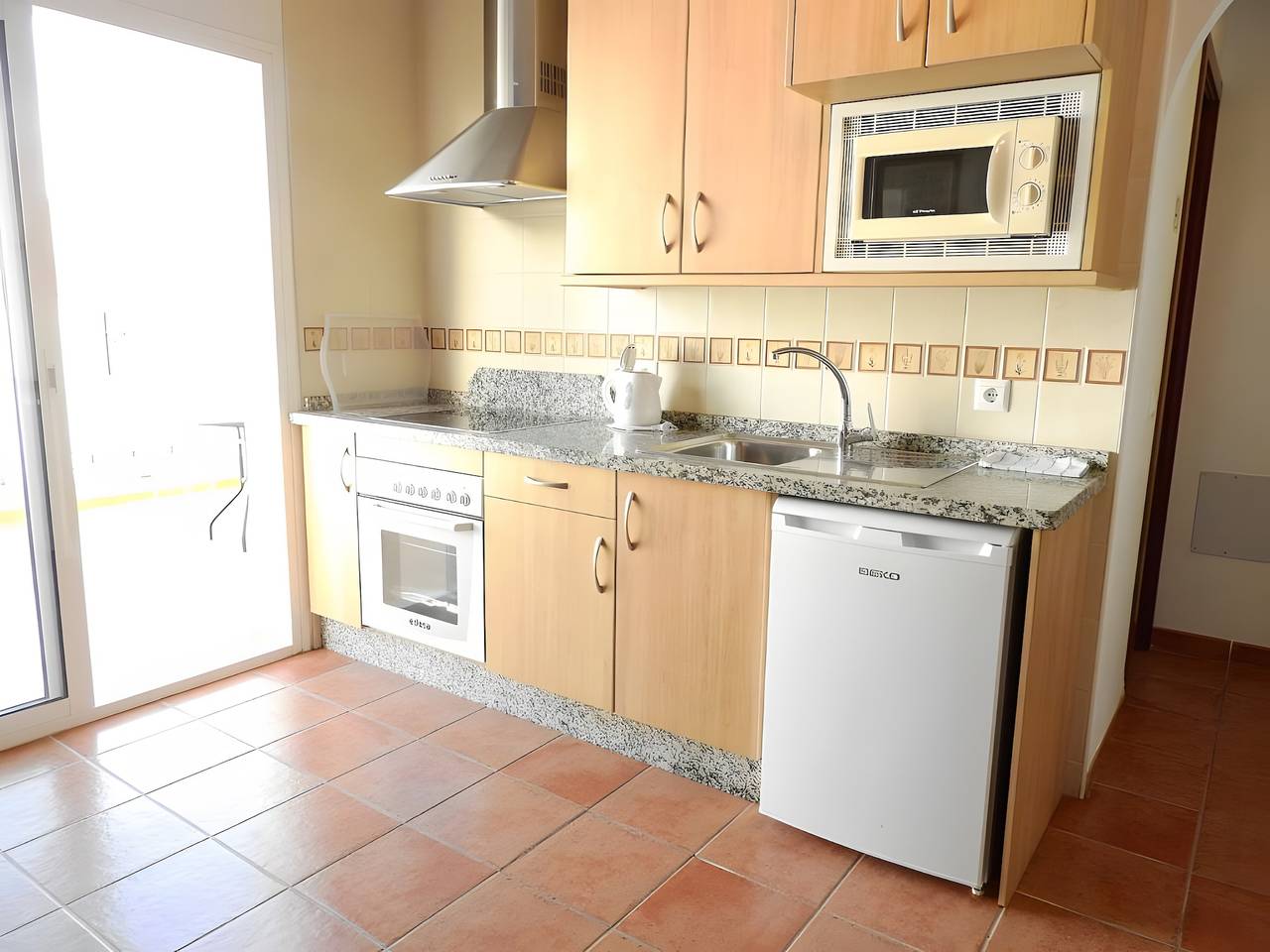 Entire studio, Studio '2B Studio with Balcony for 2 Guests' with Shared Pool, Wi-Fi and Air Conditioning in Nerja Centre, Nerja